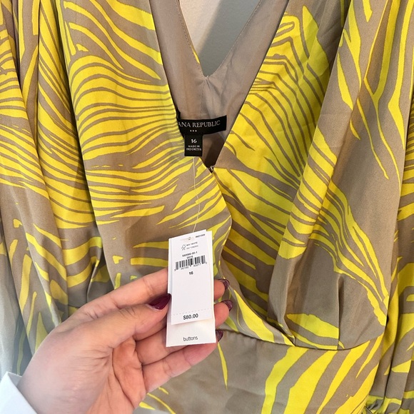 Banana Republic Women’s cropped wrap top with removable tie - Picture 3 of 9